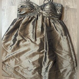 Elegant Strapless Dress in Metallic Gray